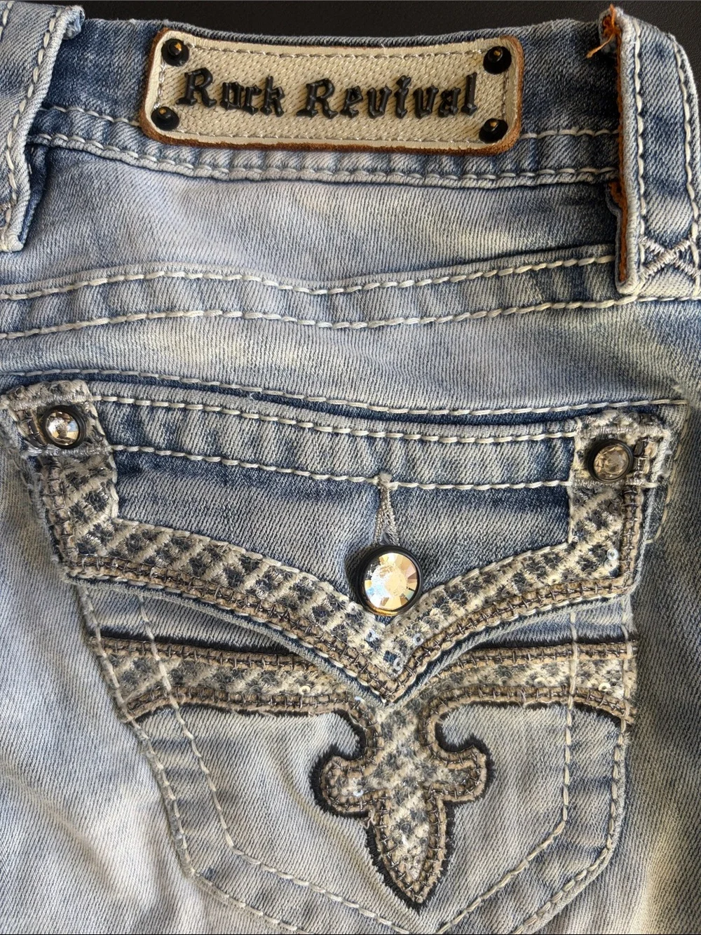 Rock Revival Jen Skinny Jeans Size 27 Light Wash Distressed Stretch Denim